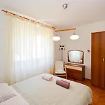11 * Pola