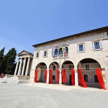 11 Pula