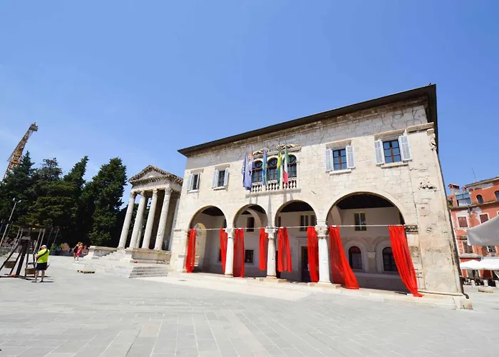 11 Pula