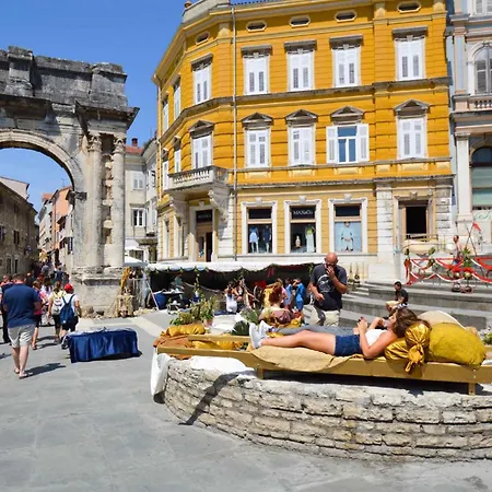 Апартаменты 11 Пула